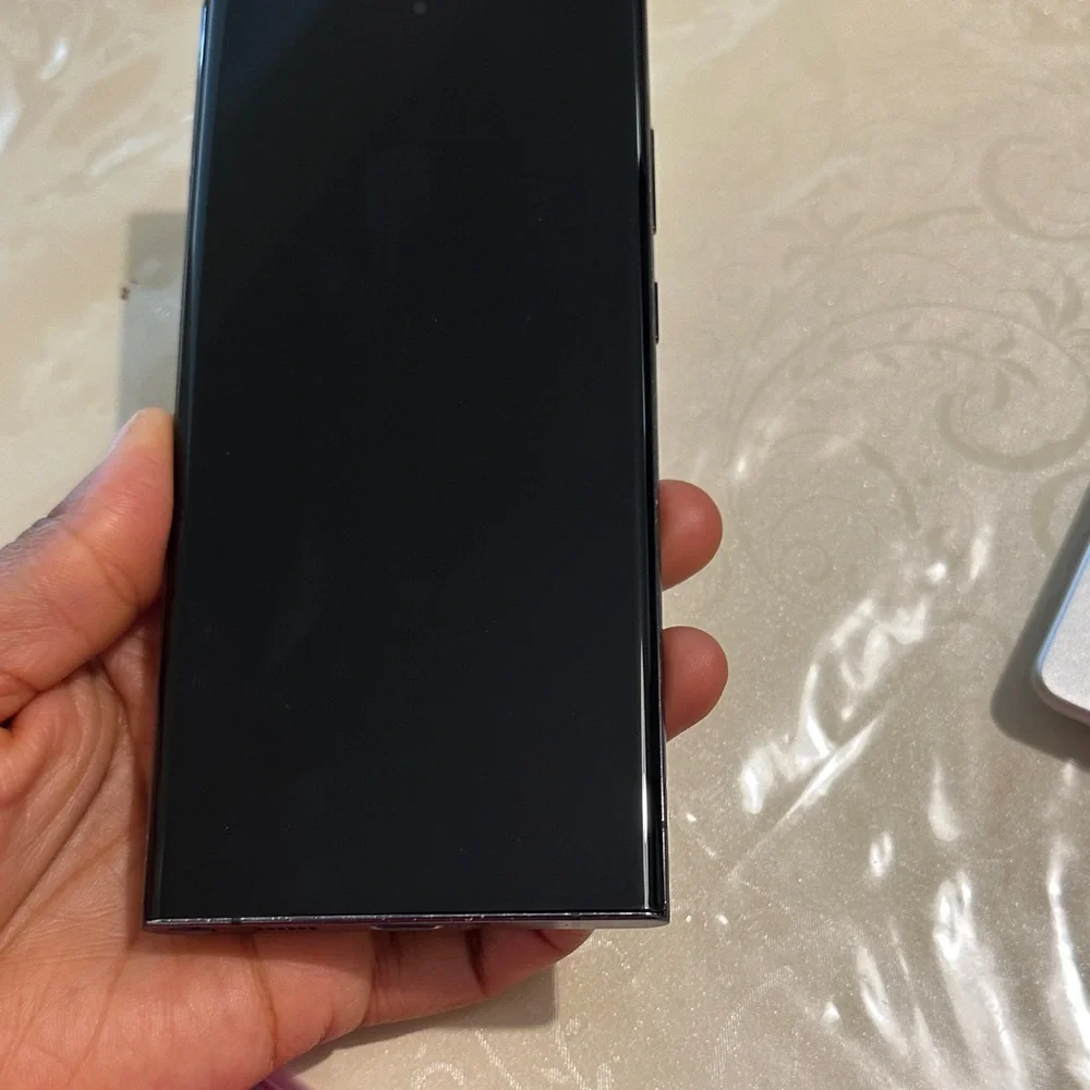 Sleek Black Smartphone Galaxy S22 Ultra -512G Blk
